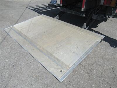 2020 Isuzu NRR StakeBed Truck  20 Ft - Photo 31 - La Puente, CA 91744