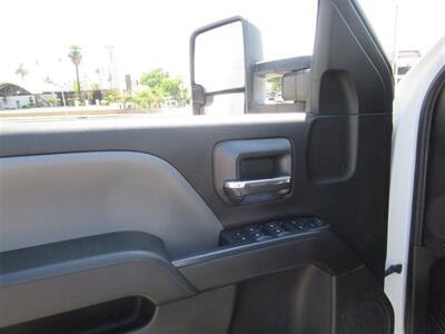 2018 Chevrolet Silverado 3500 Utility Truck   - Photo 21 - La Puente, CA 91744