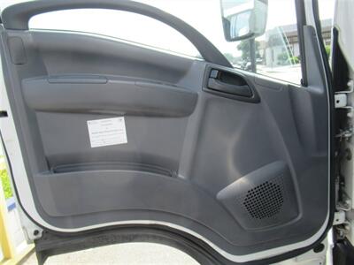 2019 Isuzu NRR Box Truck  20 Ft - Photo 17 - La Puente, CA 91744