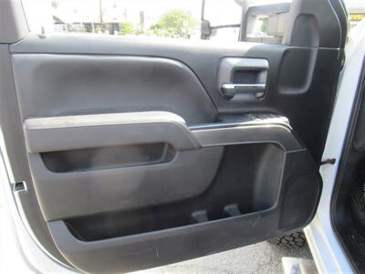 2018 Chevrolet Silverado 2500 Utility Truck   - Photo 11 - La Puente, CA 91744