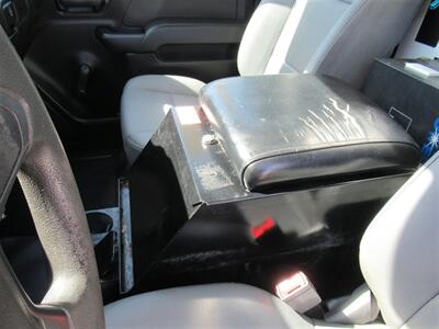 2015 Chevrolet Silverado 3500 Utility Truck   - Photo 33 - La Puente, CA 91744