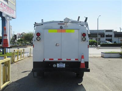 2015 Chevrolet Silverado 3500 Utility Truck   - Photo 3 - La Puente, CA 91744