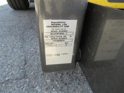 2017 Ford Transit 250 Wheelchair Van  Medium Roof 148 WB - Photo 11 - La Puente, CA 91744