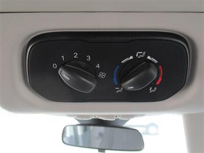 2018 Ford Transit 150 Wheelchair Van  Medium Roof 130 WB - Photo 18 - La Puente, CA 91744