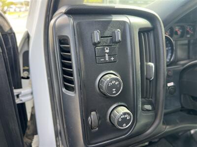 2019 Chevrolet Silverado 3500HD Contractor Body  10 Ft - Photo 13 - La Puente, CA 91744