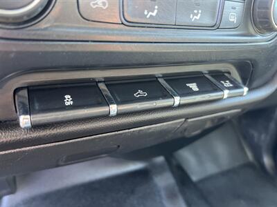 2019 Chevrolet Silverado 3500HD Contractor Body  10 Ft - Photo 26 - La Puente, CA 91744