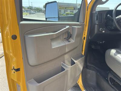 2023 GMC Savana 3500 Box Truck  16 Ft - Photo 8 - La Puente, CA 91744