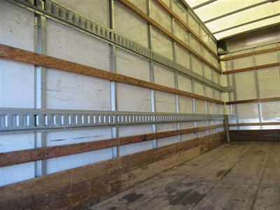 2020 Hino 155 Box Truck  16 Ft - Photo 12 - La Puente, CA 91744