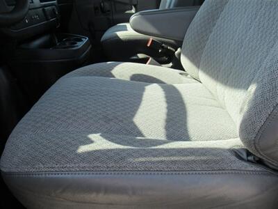 2018 Chevrolet Express 3500 Box Truck  10 Ft - Photo 14 - La Puente, CA 91744
