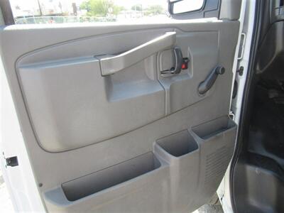 2018 Chevrolet Express 3500 Box Truck  10 Ft - Photo 13 - La Puente, CA 91744