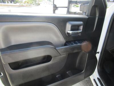 2015 Chevrolet Silverado 3500 Utility Truck   - Photo 13 - La Puente, CA 91744