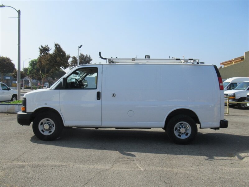 2014 Chevrolet Express 2500 Cargo Van photo 2
