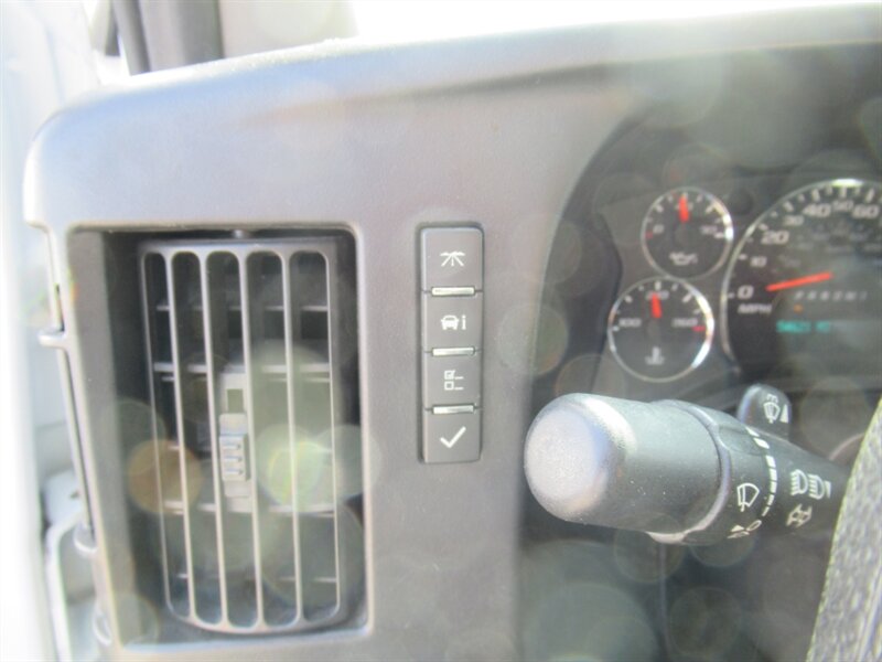 2014 Chevrolet Express 2500 Cargo Van photo 17