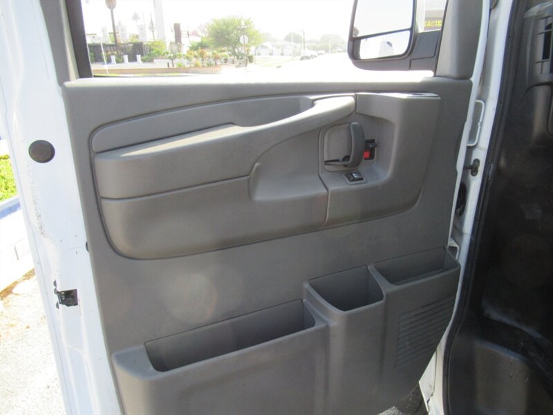 2014 Chevrolet Express 2500 Cargo Van photo 12