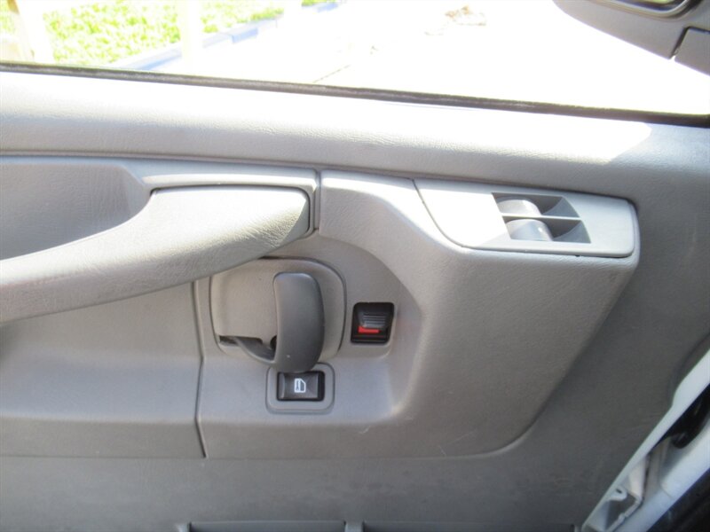 2014 Chevrolet Express 2500 Cargo Van photo 14