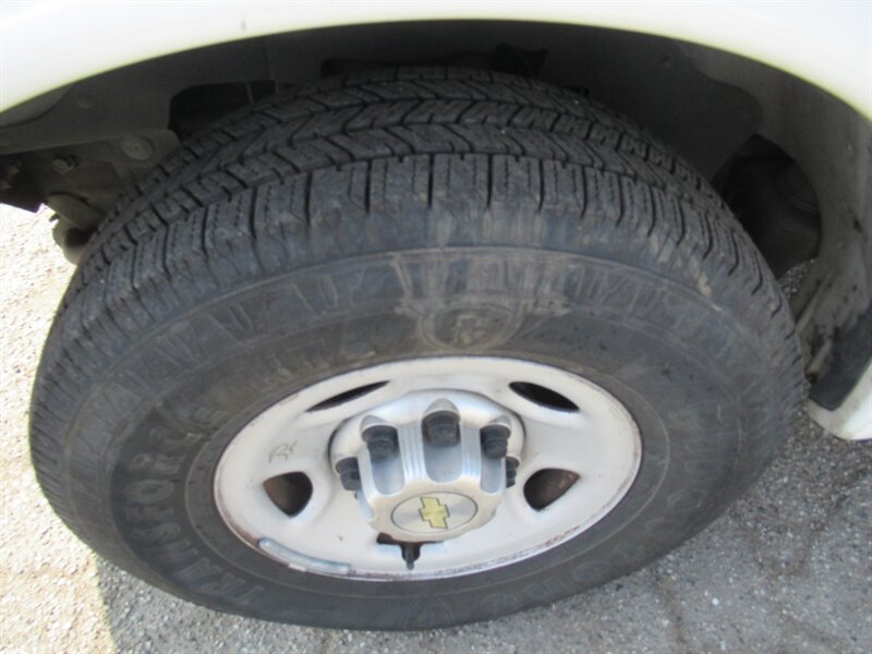 2014 Chevrolet Express 2500 Cargo Van photo 27