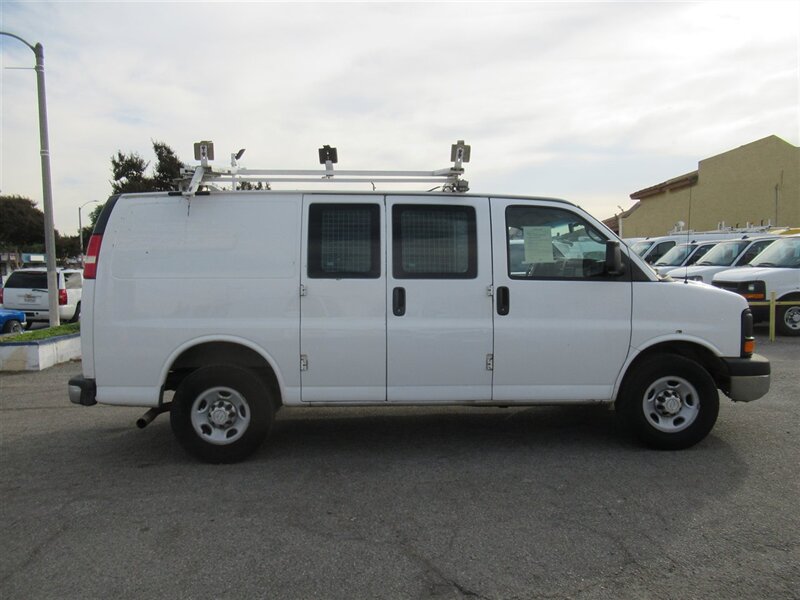 2014 Chevrolet Express 2500 Cargo Van photo 3