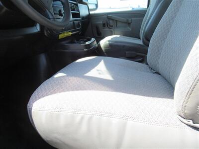 2016 Chevrolet Express 3500 Box Truck  12 Ft - Photo 20 - La Puente, CA 91744