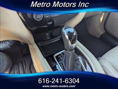 2017 Nissan Rogue SL - Photo 13 - Grand Rapids, MI 49548