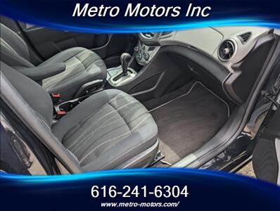 2015 Chevrolet Sonic LT Auto   - Photo 13 - Grand Rapids, MI 49548