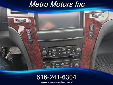 2012 Cadillac Escalade EXT Luxury - Photo 18 - Grand Rapids, MI 49548