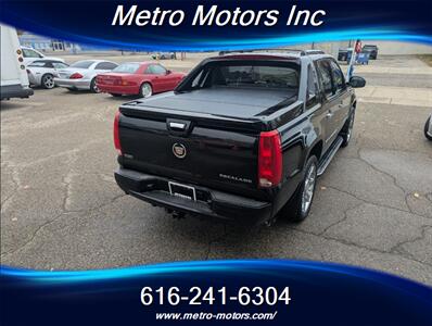 2012 Cadillac Escalade EXT Luxury - Photo 8 - Grand Rapids, MI 49548