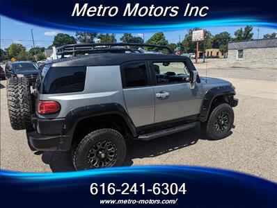 2011 Toyota FJ Cruiser   - Photo 6 - Grand Rapids, MI 49548