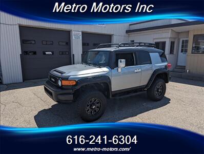 2011 Toyota FJ Cruiser   - Photo 2 - Grand Rapids, MI 49548