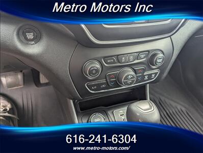 2019 Jeep Cherokee Latitude Plus   - Photo 18 - Grand Rapids, MI 49548