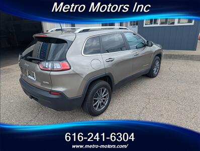 2019 Jeep Cherokee Latitude Plus   - Photo 2 - Grand Rapids, MI 49548