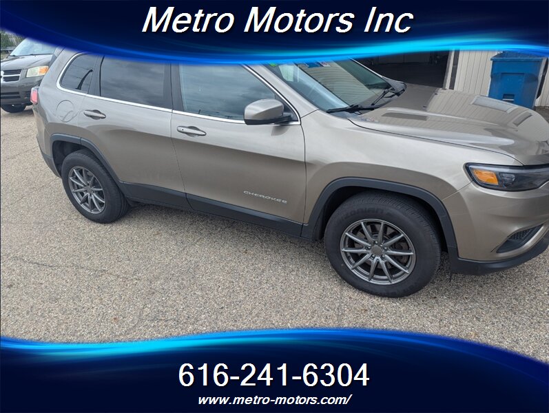 2019 Jeep Cherokee Latitude Plus   - Photo 1 - Grand Rapids, MI 49548