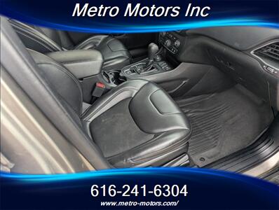2019 Jeep Cherokee Latitude Plus   - Photo 10 - Grand Rapids, MI 49548