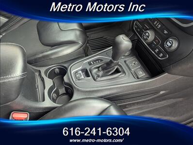 2019 Jeep Cherokee Latitude Plus   - Photo 11 - Grand Rapids, MI 49548