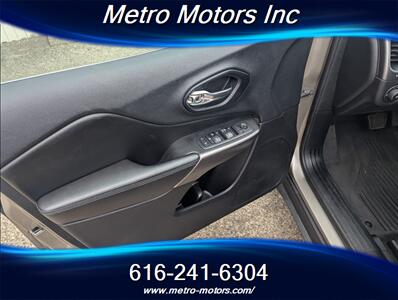 2019 Jeep Cherokee Latitude Plus   - Photo 14 - Grand Rapids, MI 49548