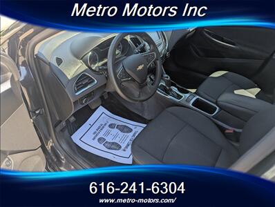 2017 Chevrolet Cruze LT Auto   - Photo 6 - Grand Rapids, MI 49548
