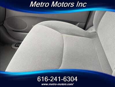 2004 Toyota Sienna CE 7 Passenger - Photo 12 - Grand Rapids, MI 49548