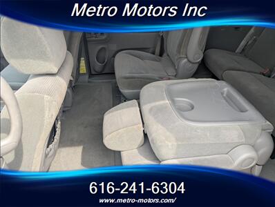 2004 Toyota Sienna CE 7 Passenger - Photo 15 - Grand Rapids, MI 49548