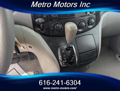 2004 Toyota Sienna CE 7 Passenger - Photo 10 - Grand Rapids, MI 49548