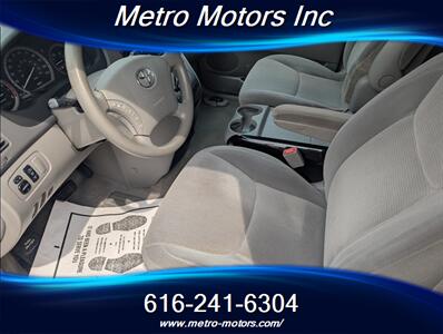 2004 Toyota Sienna CE 7 Passenger - Photo 7 - Grand Rapids, MI 49548