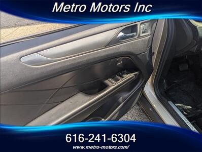 2015 Lincoln MKC   - Photo 11 - Grand Rapids, MI 49548