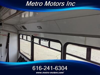 2012 FORD E450 GLAVAL UNIVERSAL 12 PASSENGER   - Photo 15 - Grand Rapids, MI 49548