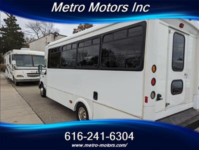 2012 FORD E450 GLAVAL UNIVERSAL 12 PASSENGER   - Photo 5 - Grand Rapids, MI 49548