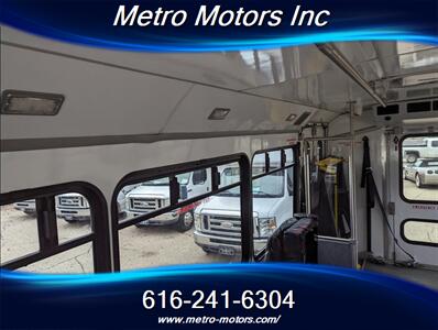 2012 FORD E450 GLAVAL UNIVERSAL 12 PASSENGER   - Photo 14 - Grand Rapids, MI 49548