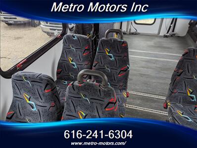 2012 FORD E450 GLAVAL UNIVERSAL 12 PASSENGER   - Photo 12 - Grand Rapids, MI 49548