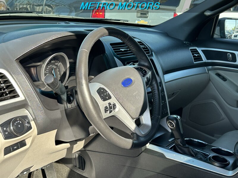 2011 Ford Explorer XLT - Photo 10