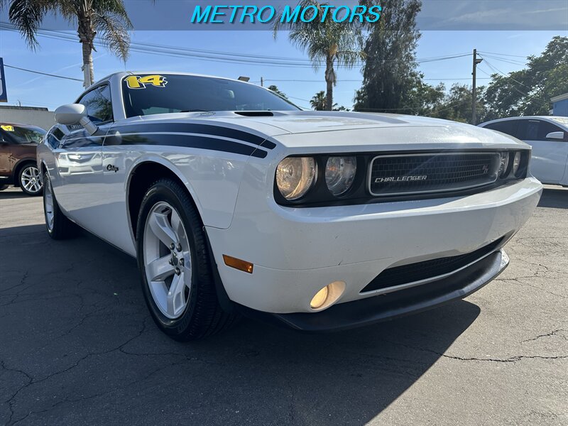 2014 Dodge Challenger R/T's photo