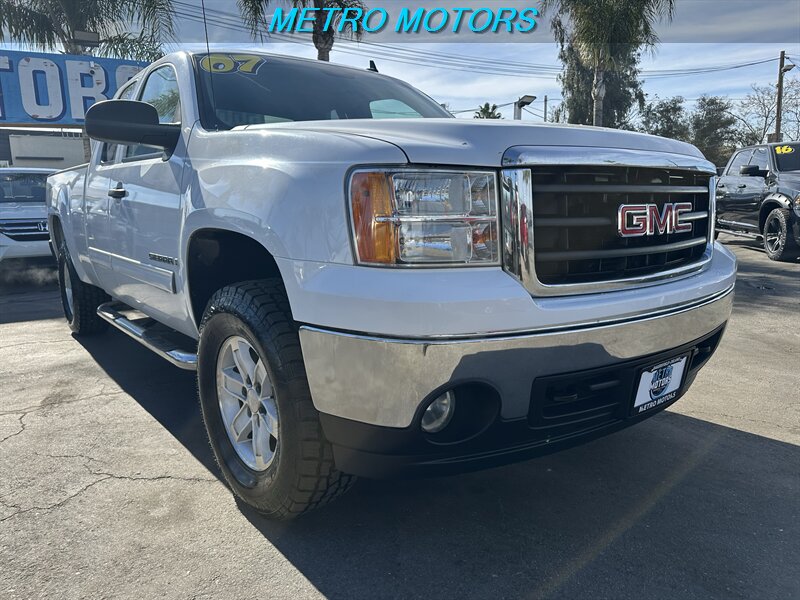 2007 GMC Sierra SLE's photo