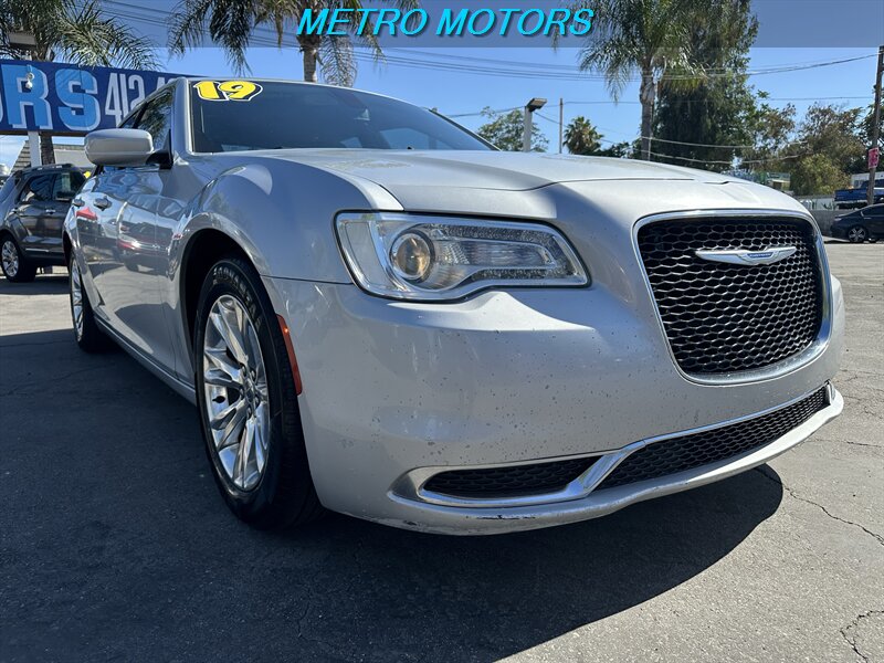 2019 Chrysler 300 Series Touring L  