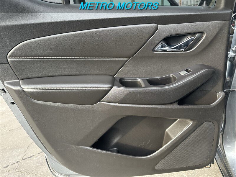 2019 Chevrolet Traverse LS - Photo 17