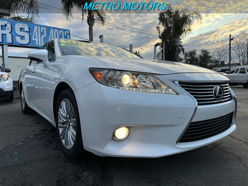2014 Lexus ES 350's photo
